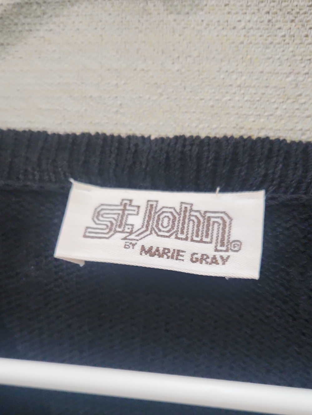 St. John Knit Crossover Sweater Size 6 - Picture 5 of 16